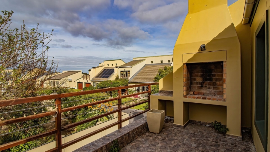 4 Bedroom Property for Sale in Sandbaai Western Cape